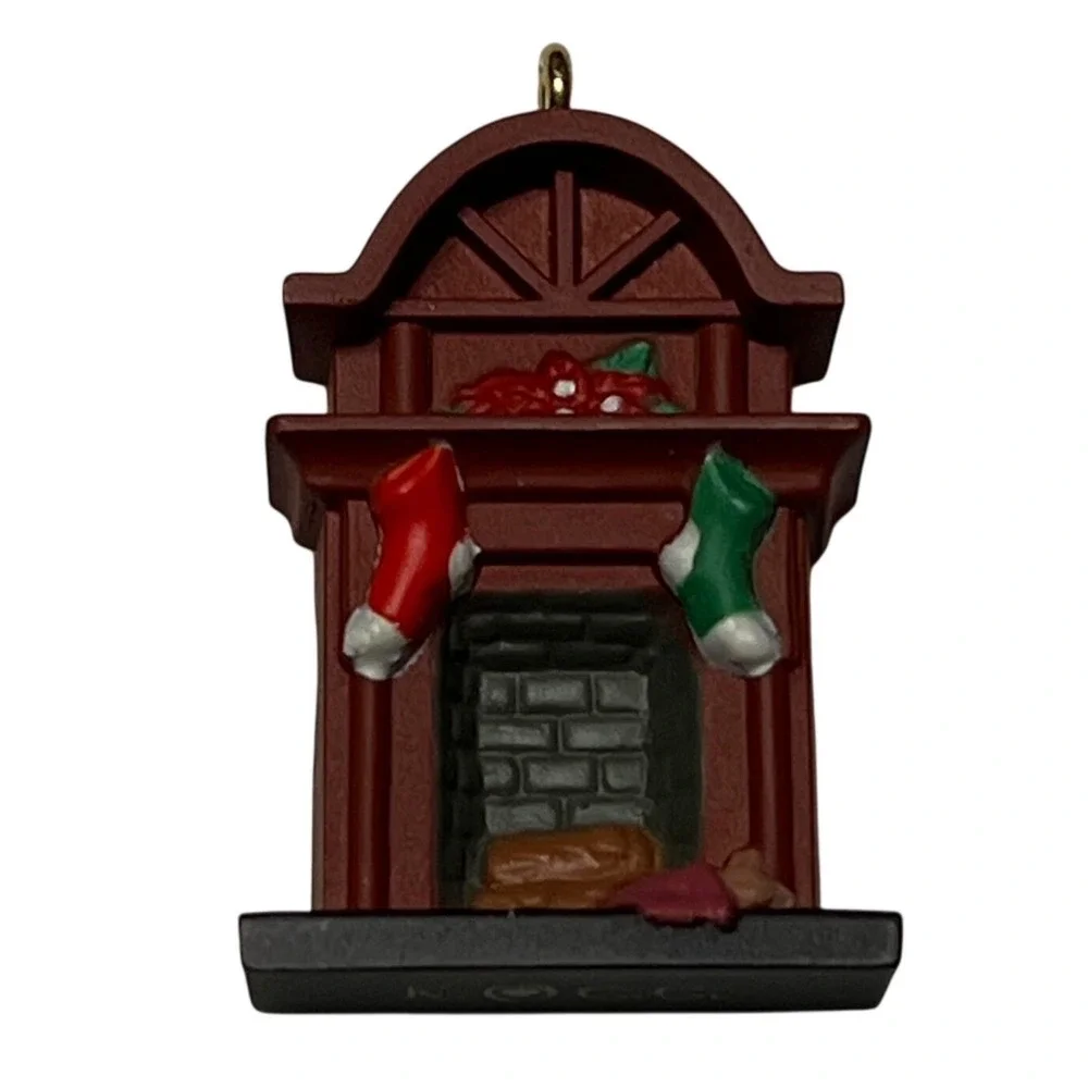 Hallmark Keepsake Ornament Collector's 1997 Miniature‎ Ready for Santa Fireplace
